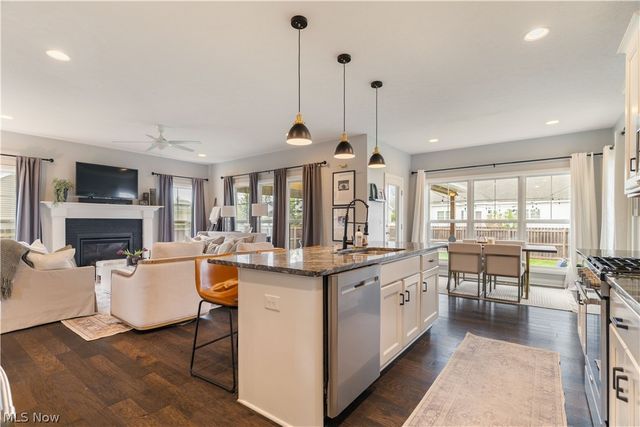 9945 Guardian Circle NW, North Canton, OH 44720