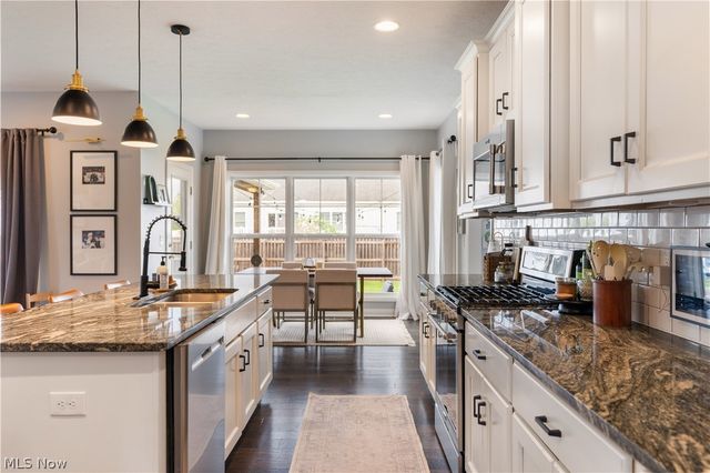9945 Guardian Circle NW, North Canton, OH 44720