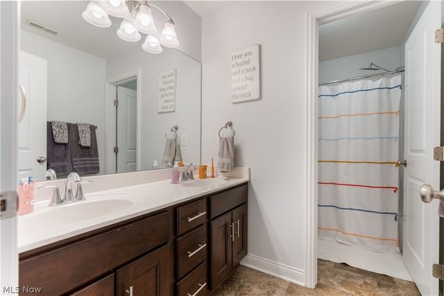9945 Guardian Circle NW, North Canton, OH 44720