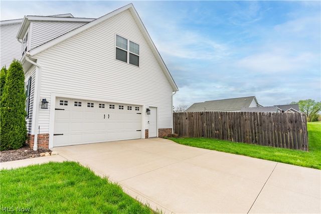 9945 Guardian Circle NW, North Canton, OH 44720