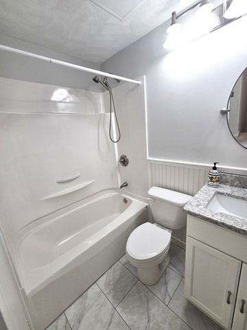 9 Adams St. 10, Easton, MA 02375