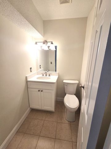 9 Adams St. 10, Easton, MA 02375