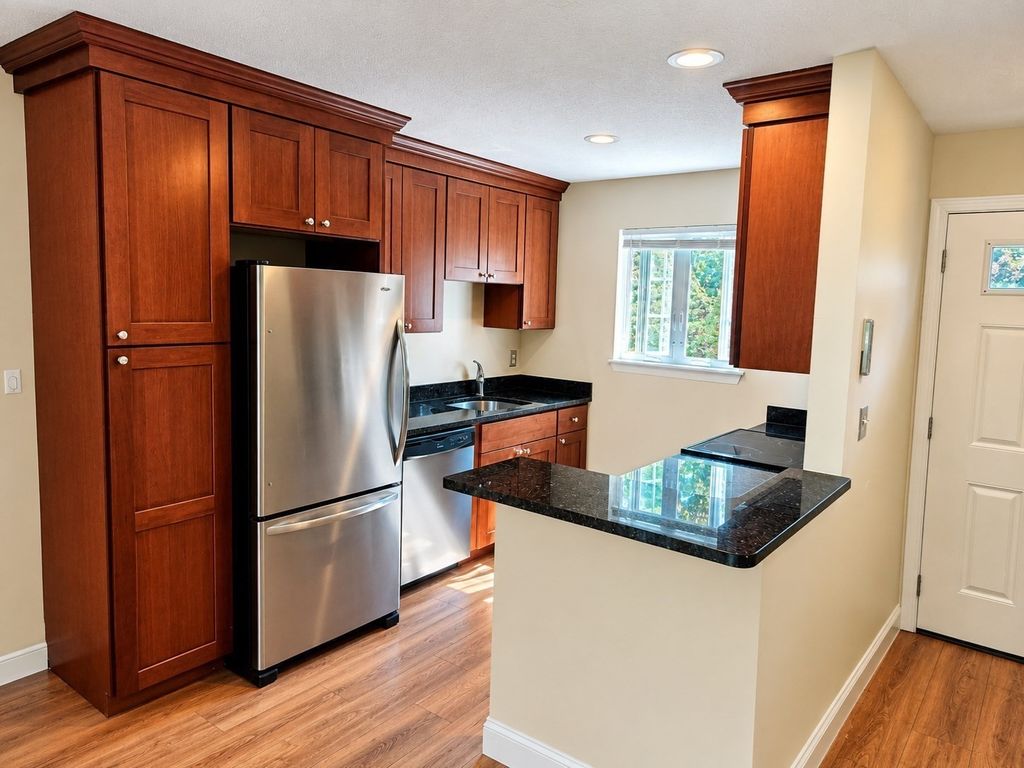 9 Adams St. 10, Easton, MA 02375