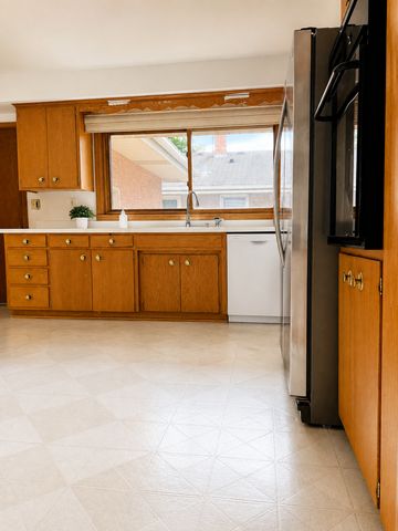 1600 Suburban Avenue, Saint Paul, MN 55106