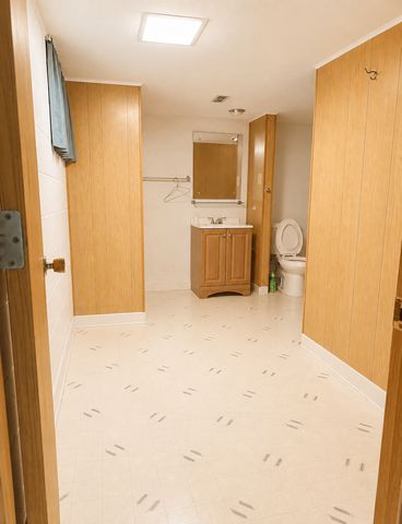 1600 Suburban Avenue, Saint Paul, MN 55106