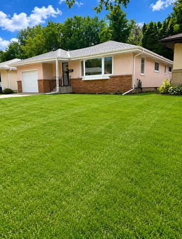 1600 Suburban Avenue, Saint Paul, MN 55106