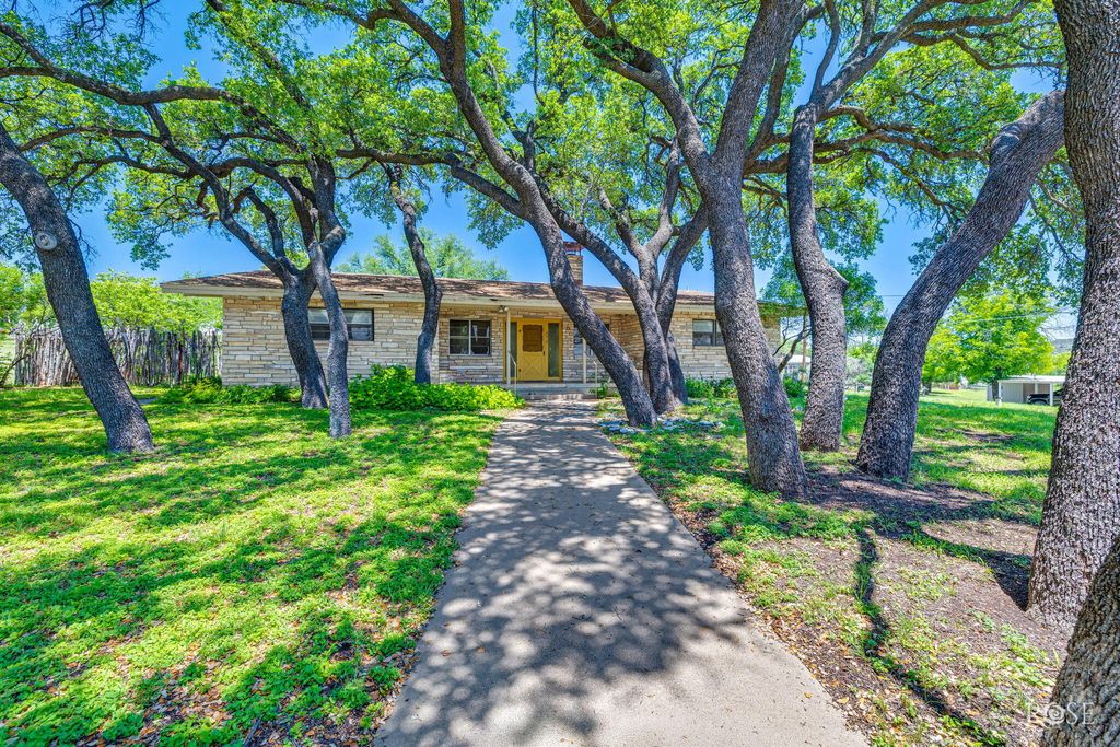 4410 Ford Street, Christoval, TX 76935