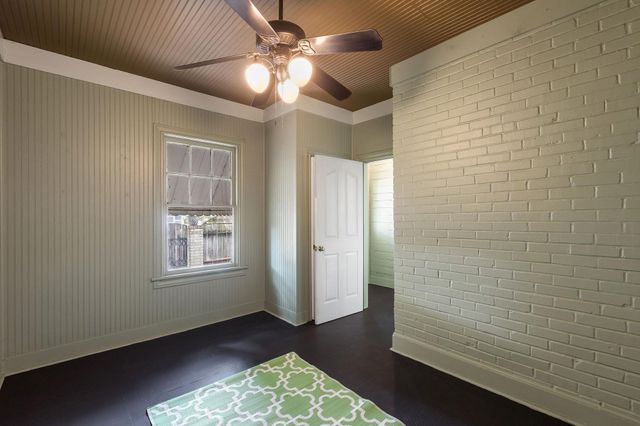 948 Maple ST, Lockhart, TX 78644