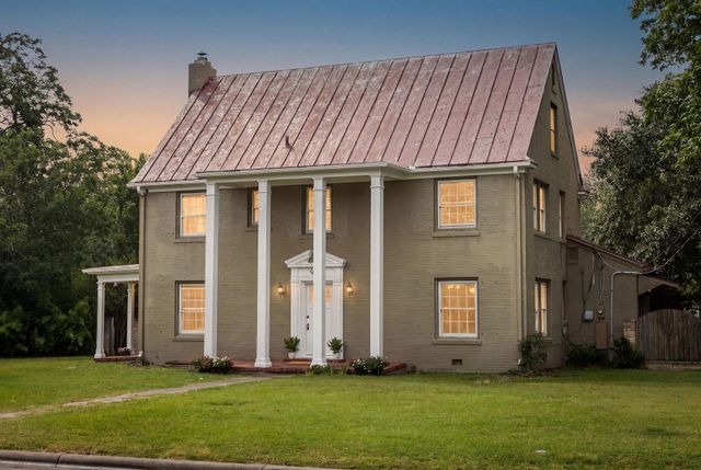 948 Maple ST, Lockhart, TX 78644