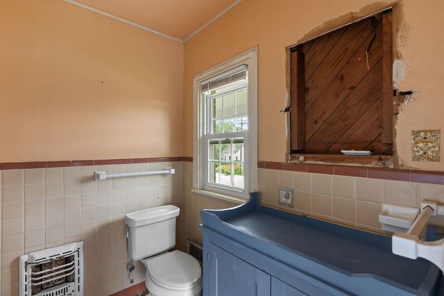 948 Maple ST, Lockhart, TX 78644