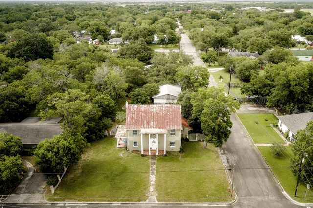 948 Maple ST, Lockhart, TX 78644