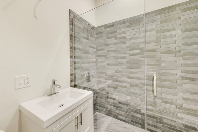 1429 W Grand Avenue 3F, Chicago, IL 60642
