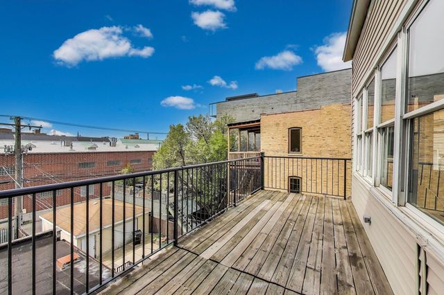 1429 W Grand Avenue 3F, Chicago, IL 60642
