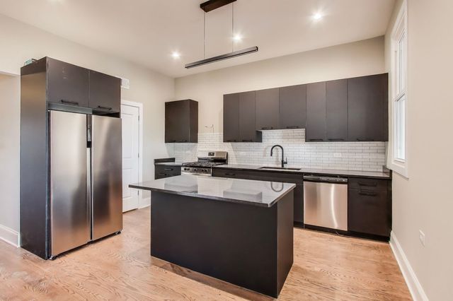 1429 W Grand Avenue 3F, Chicago, IL 60642