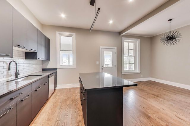 1429 W Grand Avenue 3F, Chicago, IL 60642