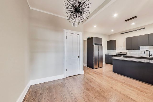 1429 W Grand Avenue 3F, Chicago, IL 60642