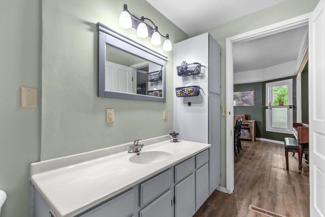 833 JEFFERSON STREET, Oshkosh, WI 54901