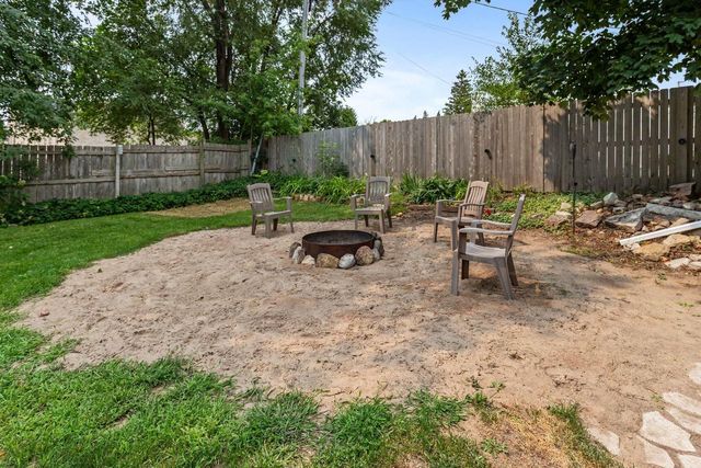 833 JEFFERSON STREET, Oshkosh, WI 54901