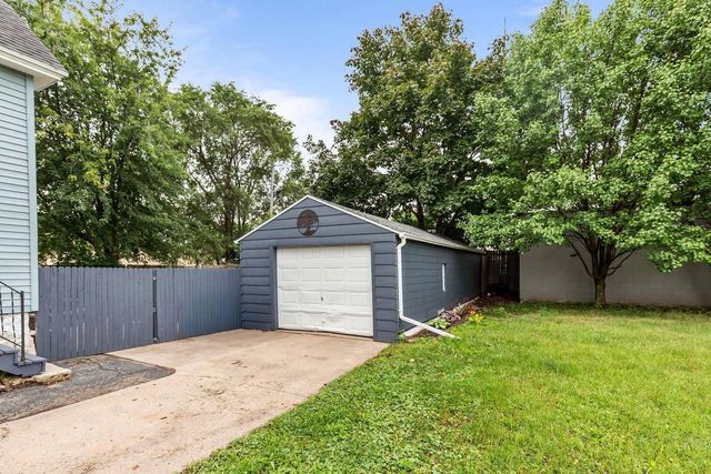 833 JEFFERSON STREET, Oshkosh, WI 54901