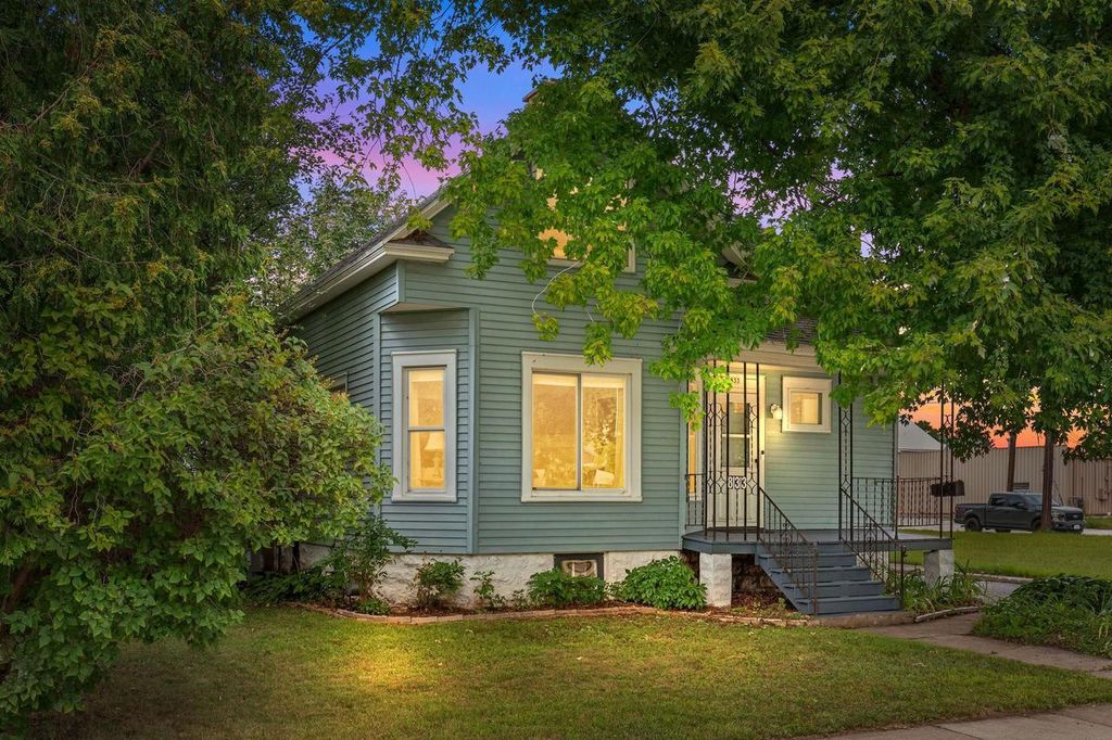 833 JEFFERSON STREET, Oshkosh, WI 54901