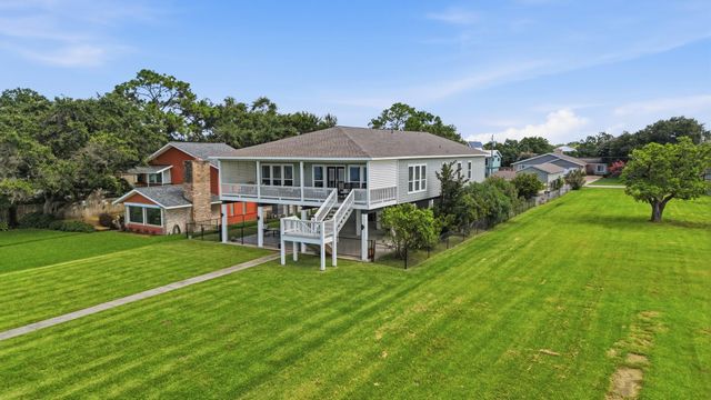 2534 Cliff Drive, San Leon, TX 77539