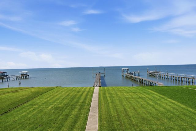 2534 Cliff Drive, San Leon, TX 77539