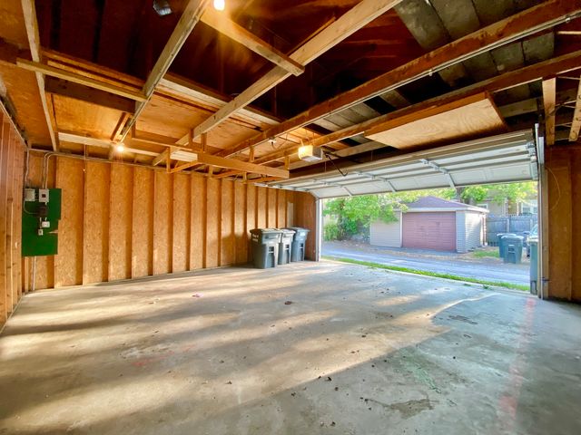 18034 Ridgewood Avenue, Lansing, IL 60438