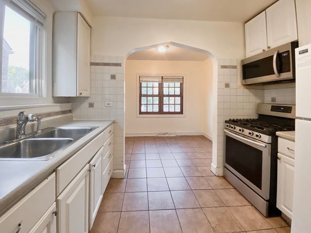 18034 Ridgewood Avenue, Lansing, IL 60438