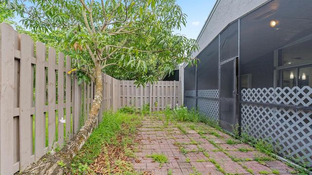 570 Woodgate Circle A, Sunrise, FL 33326