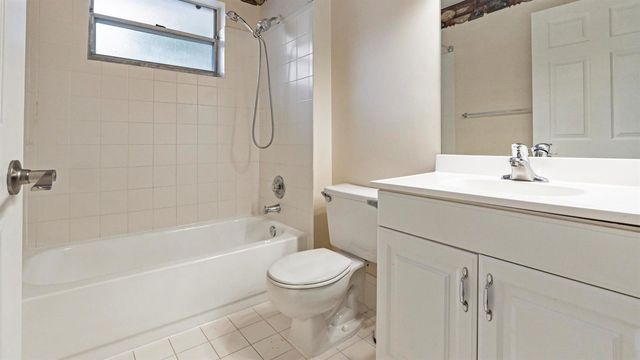 570 Woodgate Circle A, Sunrise, FL 33326
