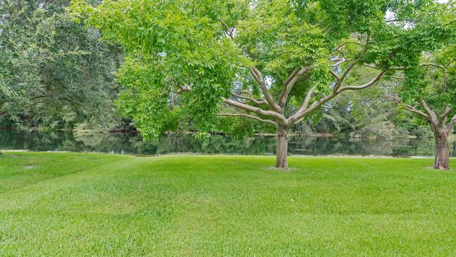 570 Woodgate Circle A, Sunrise, FL 33326