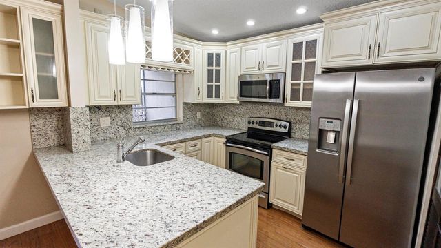 570 Woodgate Circle A, Sunrise, FL 33326