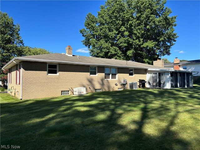 2014 Hillocke Street, Louisville, OH 44641