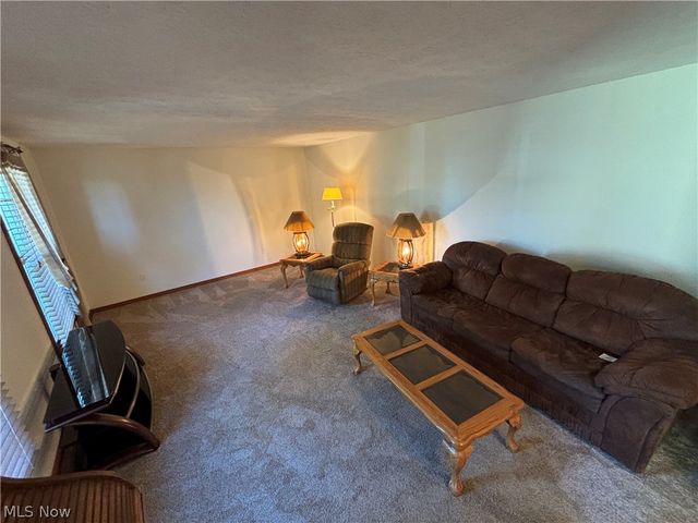 2014 Hillocke Street, Louisville, OH 44641