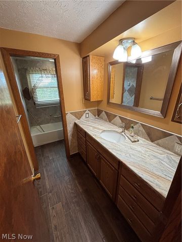 2014 Hillocke Street, Louisville, OH 44641