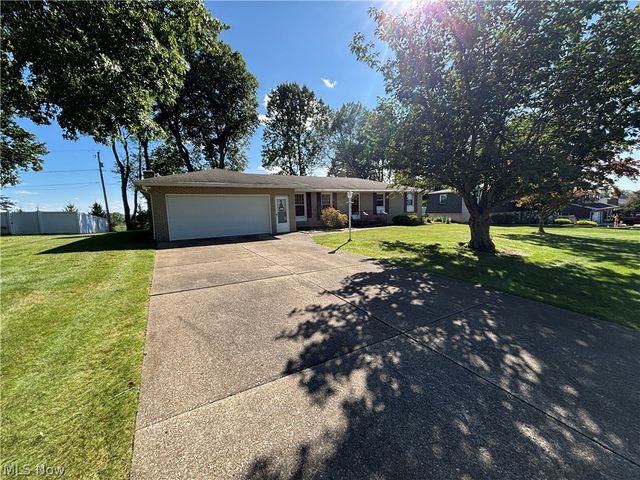 2014 Hillocke Street, Louisville, OH 44641
