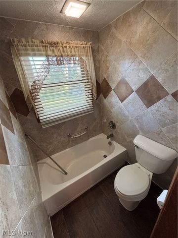 2014 Hillocke Street, Louisville, OH 44641