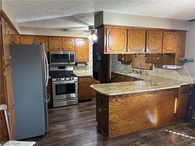 2014 Hillocke Street, Louisville, OH 44641