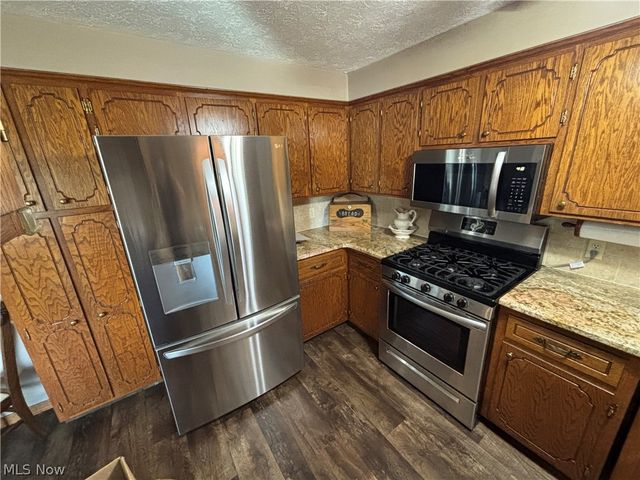 2014 Hillocke Street, Louisville, OH 44641