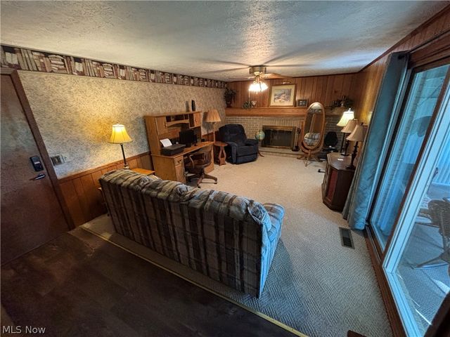 2014 Hillocke Street, Louisville, OH 44641