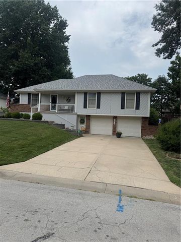 304 SE Colony Drive, Lee's Summit, MO 64063