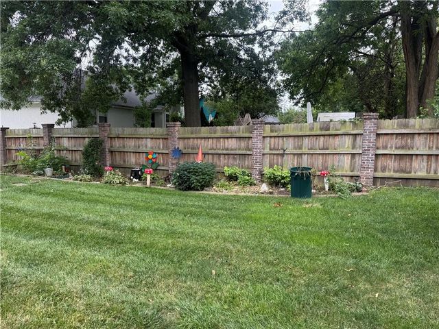 304 SE Colony Drive, Lee's Summit, MO 64063