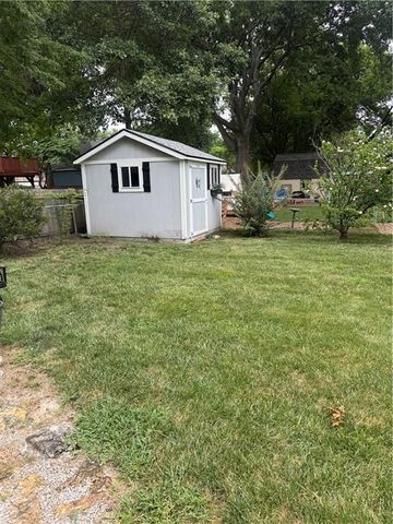 304 SE Colony Drive, Lee's Summit, MO 64063