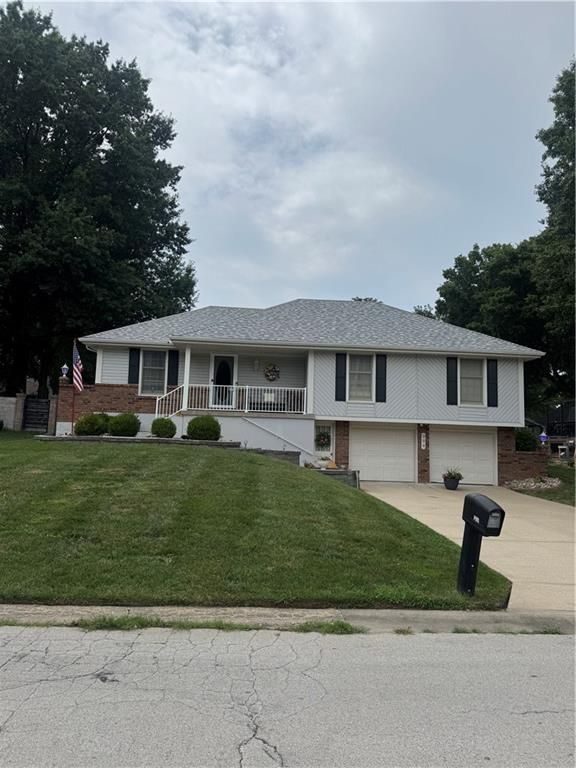 304 SE Colony Drive, Lee's Summit, MO 64063