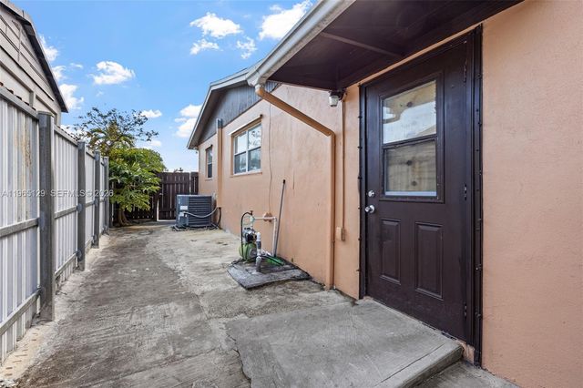 11845 SW 203rd Ter, Miami, FL 33177