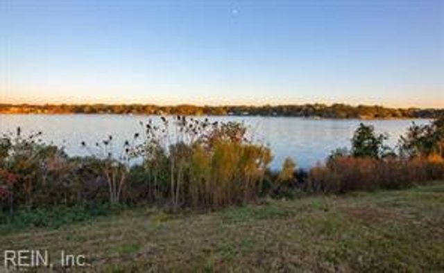 2832 Martins Point Way, Chesapeake, VA 23321