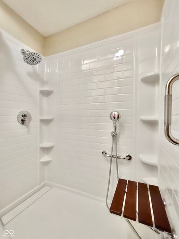 135 Bradford Place, New Whiteland, IN 46184