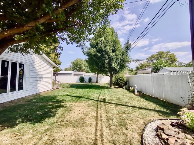 135 Bradford Place, New Whiteland, IN 46184