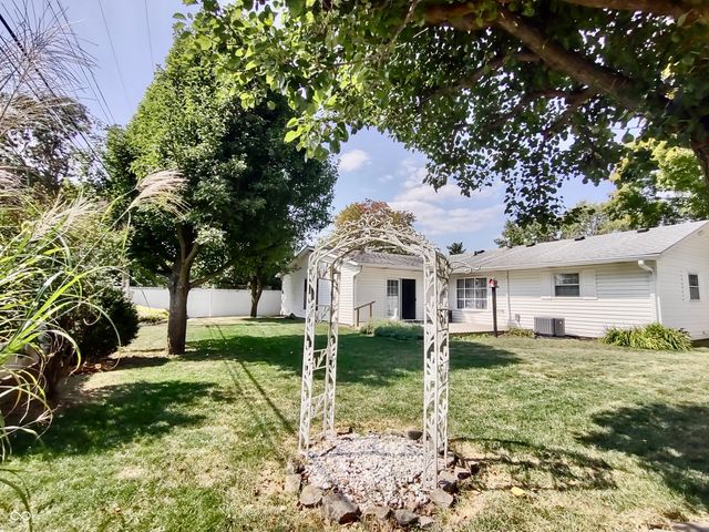 135 Bradford Place, New Whiteland, IN 46184