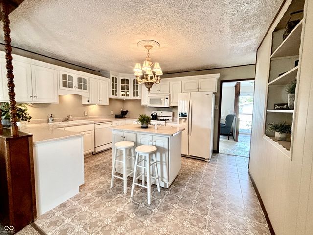 135 Bradford Place, New Whiteland, IN 46184